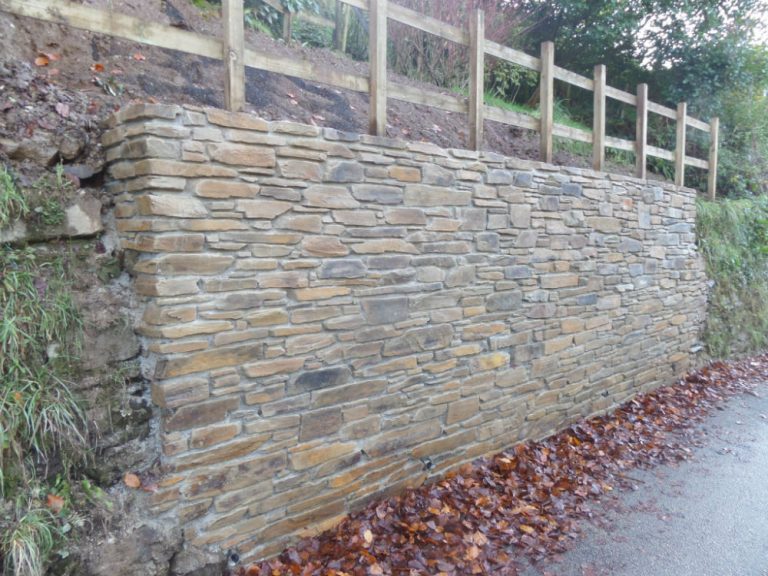 19+ Different Types of Retaining Wall Materials & Designs With Images