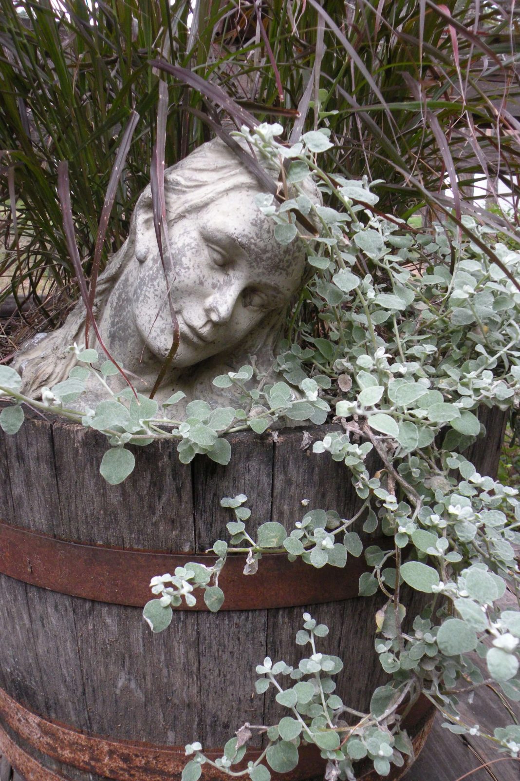 30+ Eye-catching Garden Ornament Ideas & Projects To Enhance Your Backyard