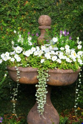 30+ Eye-catching Garden Ornament Ideas & Projects To Enhance Your Backyard