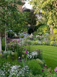 30+ English Garden Design Ideas Turn Your Backyard into A Charming Oasis