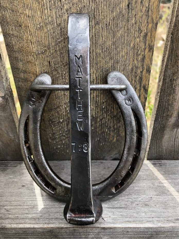 30+ Cool DIY Horseshoe Craft Projects That Will Blow Your Mind DIY