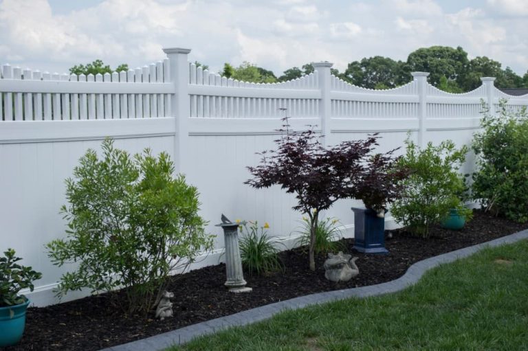 What Are the Benefits of Putting Up a Vinyl Fence?