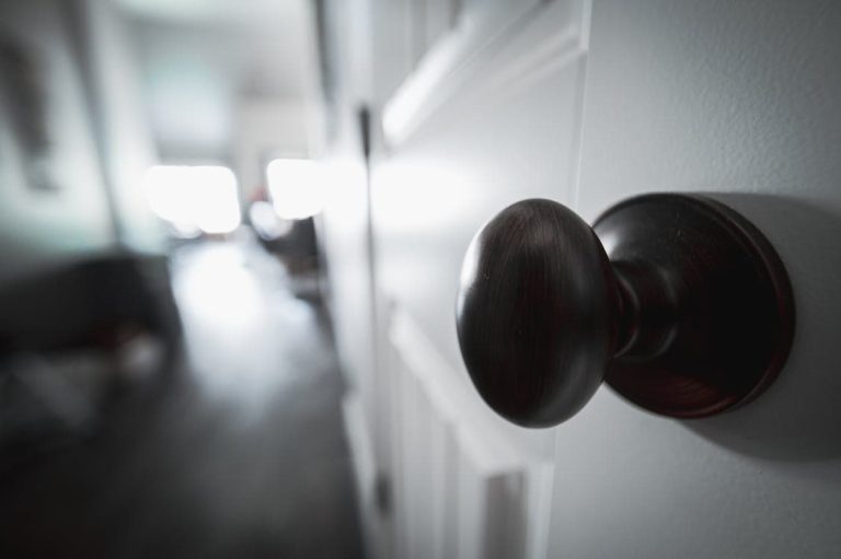 Understanding How Door & Door Knobs Work: 6 Useful Tips for DIY Projects