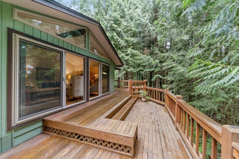 Expert Design Tips To Keep In Mind When Building Your Dream Deck