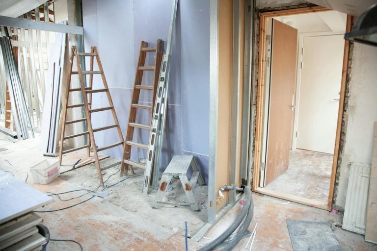 8 DIY Renovation Tips for Homeowners Who Want to Save Money